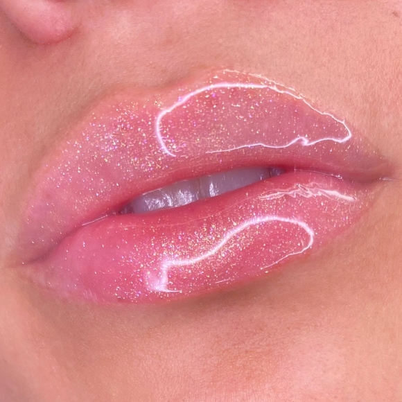 💘PUR x Barbie® Gloss High-Shine Lip Gloss💘 - Picture 10 of 16